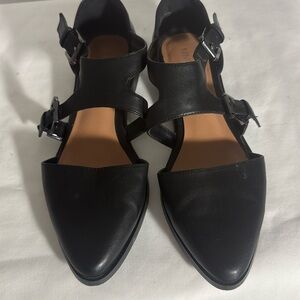 Elegant Black Women's Flats with Buckle Detail